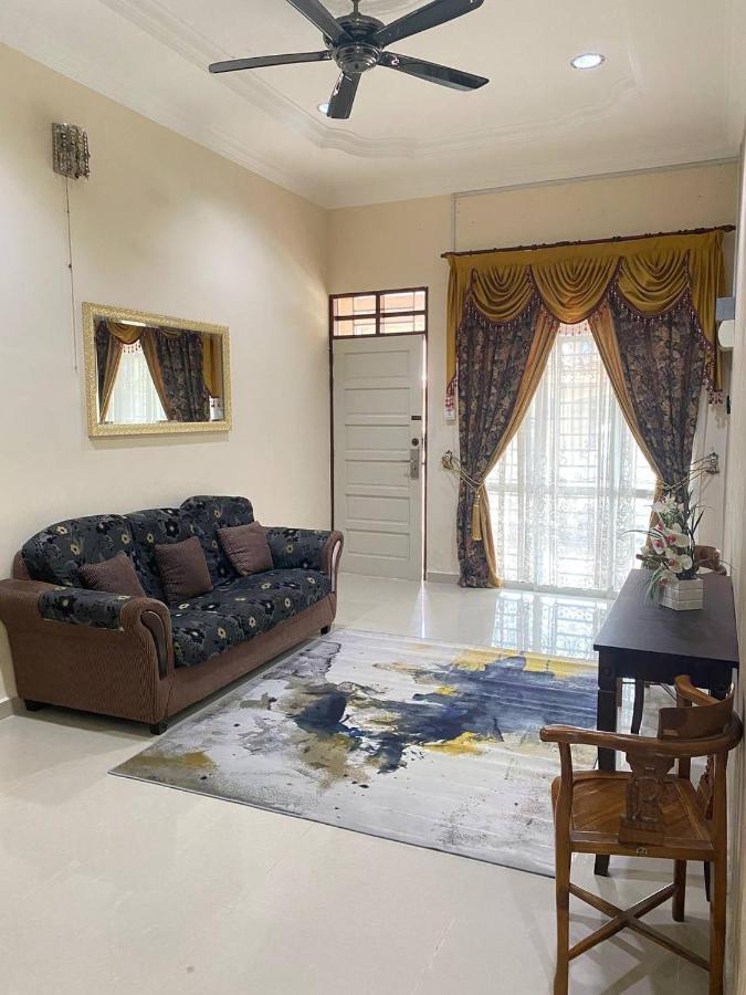 Villa Homestay Affan03 Gong Badak Dekat Unisza & 500 Meter Dari Pantai *